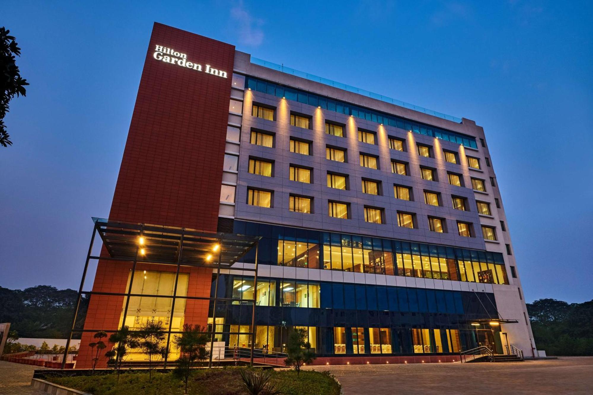 Hilton Garden Inn Lucknow Exterior foto