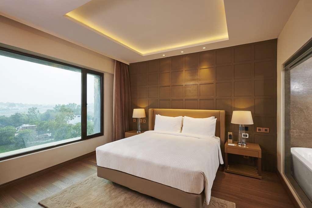 Hilton Garden Inn Lucknow Cameră foto